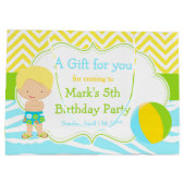 ブロンド髪の男の子プールパーティーバッシュパーティーありがとう ラージペーパーバッグ (裏面)