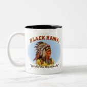 ブロードリーフ葉巻の葉巻ラベルのブラック・ホーク長官 ツートーンマグカップ (左)