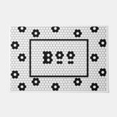 ブーおもしろいハロウィーン六角タイルデザイン白黒 ドアマット (正面)