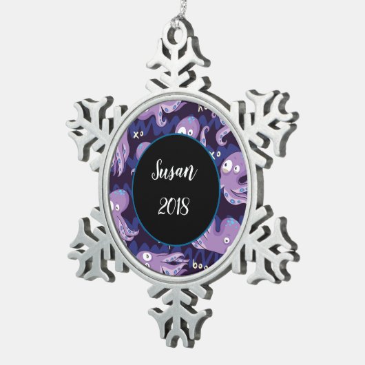 ブーたこ可愛い紫色の子供服&デコル スノーフレークピューターオーナメント (右)