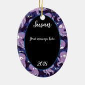 ブーたこ可愛い紫色の子供服&デコル セラミックオーナメント (裏面)