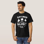 ブーと怖いオンを言う – 面白いハロウィーンギフトアイディア Tシャツ (正面フル)