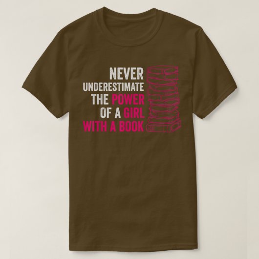 ブーを持つ少女の力を決して過小評価しない Tシャツ (デザイン正面)