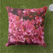 ブーゲンビリアのピンクの熱帯のバイニング低木の写真 アウトドアクッション (芝生)