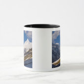 ブータンのジチュ・ドラク山の景色 マグカップ (中央)