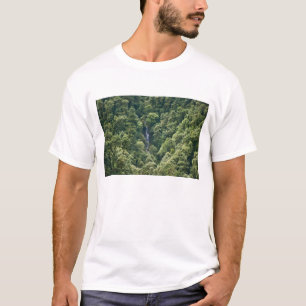 ブータンのマンジュ谷のヒマラヤ森林 Tシャツ