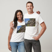 ブータンの岩の文字とネパールのチョルテン Tシャツ (ユニセックス)