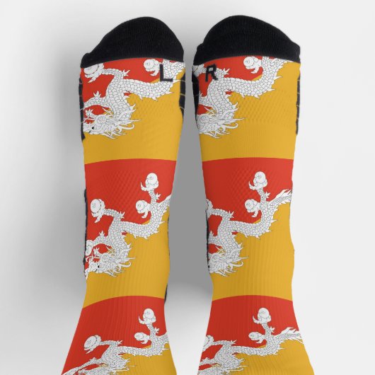 ブータン国旗を持つ陸上競技用クルーソック ソックス (上部)