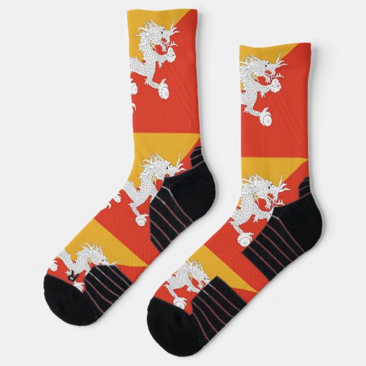 ブータン国旗を持つ陸上競技用クルーソック ソックス (左)