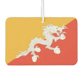 ブータン国旗を掲げた車内の新入生 カーエアーフレッシュナー (正面)