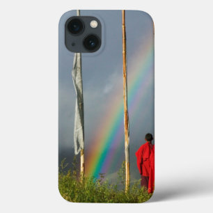 ブータン、ガンギー村、2人の僧侶に虹 iPhone 13ケース