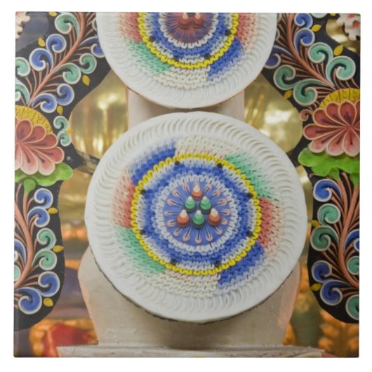 ブータン。僧侶が作る祭りのケーキは、 タイル (正面)