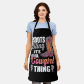 ブーツときらきら光るその女性のカーボーイ物の西サボテン エプロン (着用した状態)