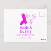 ブーツとバブルなシャンパンボトル ブライダルシャワー ピンク ポストカード (裏面)
