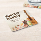 ブーツと泡立つ女性のカーボーイブライダルシャワーの好意の贈り物 スクエアペーパーコースター (アングル)