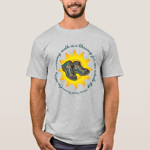 ブーツの健康をハイキングする朝の歩行のThoreauの引用文 Tシャツ