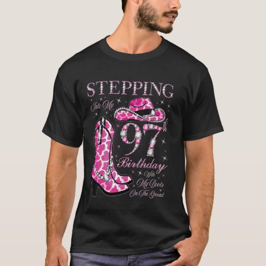 ブーツを履いて97歳の誕生日を迎える Tシャツ (正面)