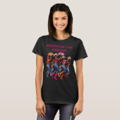 ブーツオンザグランドライン踊りクイーンズブラックグロウ Tシャツ (正面フル)