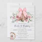 ブーツ&バブリーピンクボウ女性のカーボーイブライダルシャワー 招待状 (正面)