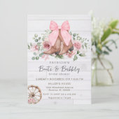 ブーツ&バブリーピンクボウ女性のカーボーイブライダルシャワー 招待状 (スタンド正面)