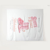 ブーツ&バブーブリーウェスタン女性のカーボーイピンクブライダルシャワー タペストリー (正面(横))