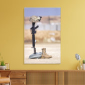 ブーツ、ライフル、犬のタグ、保護帽 キャンバスプリント (インサイチュ (リビング))