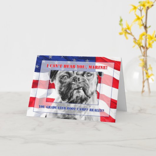 ブートキャンプ卒業生のおもしろい不機嫌なパグ犬 カード (黄色い花)