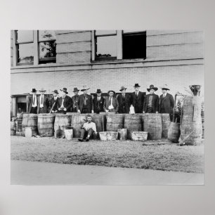 ブートレッグ酒の樽, 1922.ヴィンテージ写真 ポスター