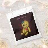 ブードゥーラグドール(ボタン付きパッチとピン) フェイバーバッグ (クリップ留めされた状態)