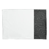 ブーメランブラックとホワイトトライバル 枕カバー (正面左)