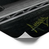 ブー子猫が家具ポスターの下に隠れる ポスター (角)