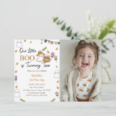 ブー誕生日私たちの小さなブーは2つの写真を回している 招待状 (スタンド正面)
