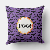 ブー!面白いハロウィンパープル/ブラック飛んでいるこうもり クッション (裏面)