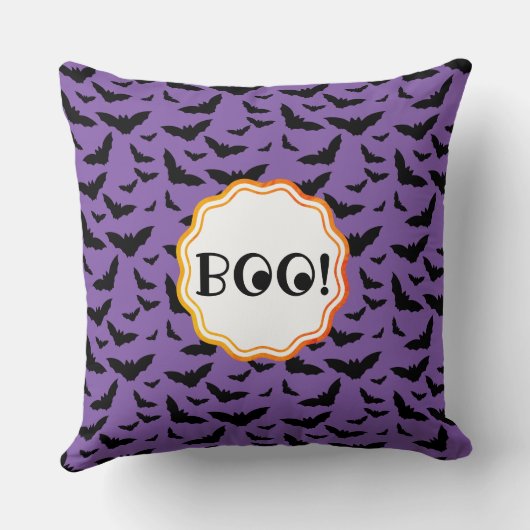 ブー!面白いハロウィンパープル/ブラック飛んでいるこうもり クッション (裏面)