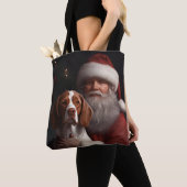 ブrittany スパニエルとサンタクロースのクリスマス トートバッグ (クローズアップ)