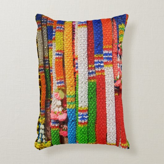 プアンマライ – タイフローラガーランド アクセントクッション (正面(垂直))