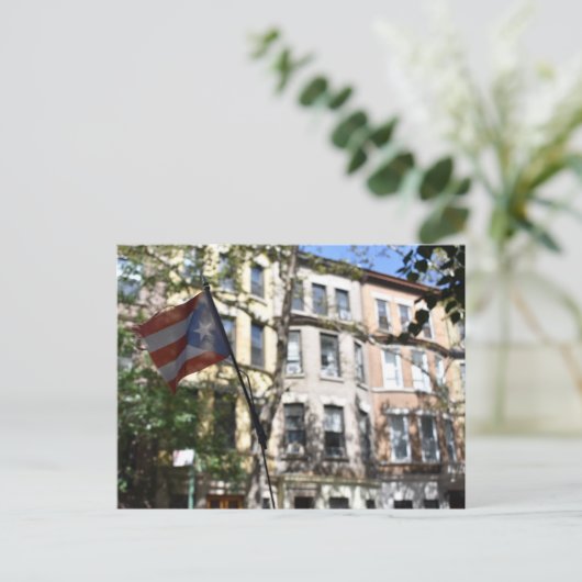 プエルトリカ国旗のアッパーウエストサイドニューヨーク ポストカード (スタンド正面)