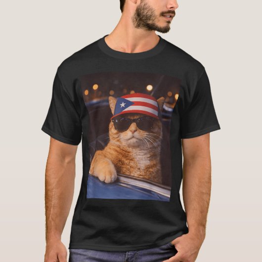プエルトリコの国旗の帽子とサングラスをかけた猫 Tシャツ (正面)