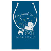 プグ犬の赤ちゃんシャワー少年ブルーと弓 スモールペーパーバッグ (裏面)