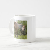 プシェワルスキー馬と歩く子馬 コーヒーマグカップ (正面左)