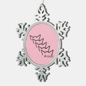 プッシーのパワー猫の耳ピンク抵抗女性グループ スノーフレークピューターオーナメント (右)