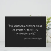 プライドと偏見の引用I 招待状 (スタンド正面)