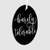 プライドと偏見 – ほとんど許容できない私 オーナメント (正面)