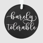 プライドと偏見 – ほとんど許容できない私 オーナメント (裏面)