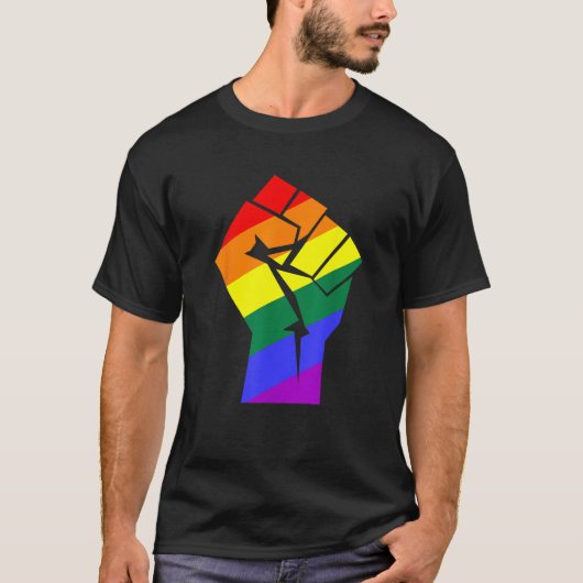 プライドシャツLGBTQレインボーフィスト・レジス・アパレル Tシャツ (正面)