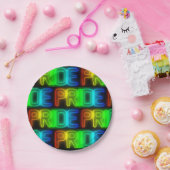 プライドパターンネオンレインボーフラグLGBTタイポグラフィ ペーパープレート (パーティー)