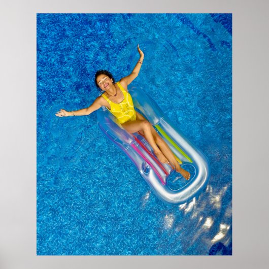 プラスチック浮動ブイに乗ってwの体に乗る女性 ポスター (正面)
