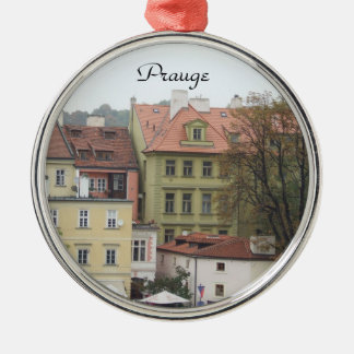 プラハのカラフルな建物のチェコのオーナメント メタルオーナメント