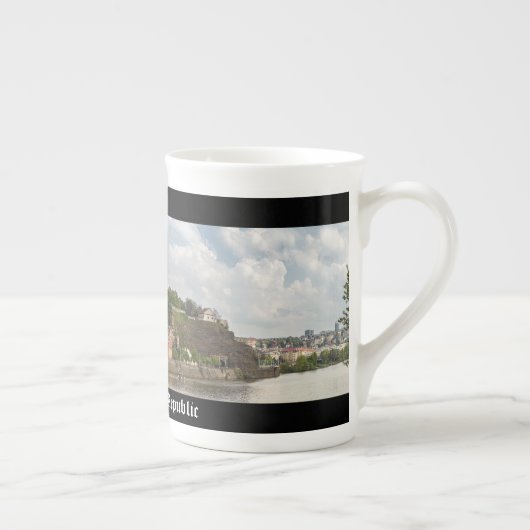 プラハのチェコスロバキア共和国の骨灰磁器のマグ ボーンチャイナマグカップ (右)