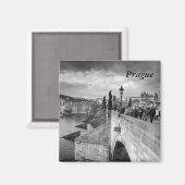 プラハの嵐のような空の下のチャールズ橋の上で マグネット (正面/裏面)